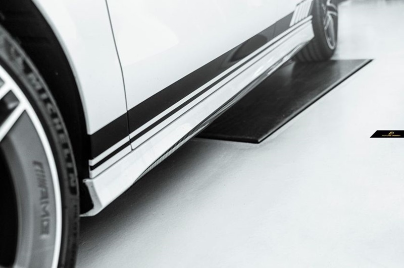 W118 - AMG style Carbon Side Skirt Insert 004